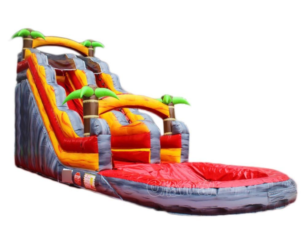 tobogán de agua con piscina